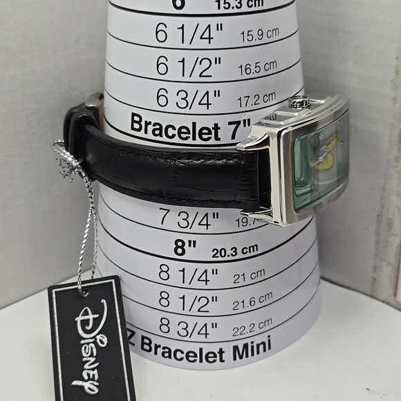 Disney MK50004TM Mickey Mouse Watch Stainless Steel New Battery Works Great main image 9